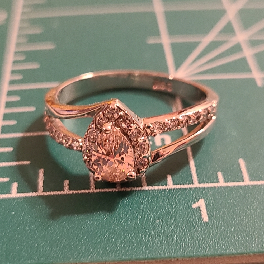Size 10 ladies ring beautiful teardrop - Picture 5 of 14